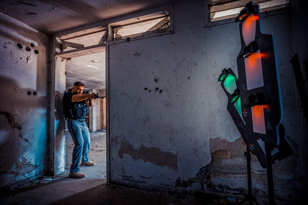 Responsive Laser Target 1 pack + Tripod [LA-CQB-1] – Scenario Trainer Inc